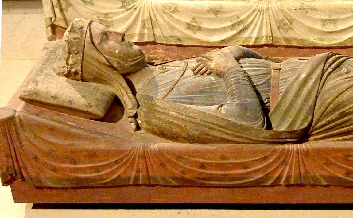 gisant d'Isabelle d'Angoulême, abbaye de Fontevraud, France; source photo:http://a397.idata.over-blog.com/5/01/73/55/Art-roman/Fontevraud/P1020261.JPG